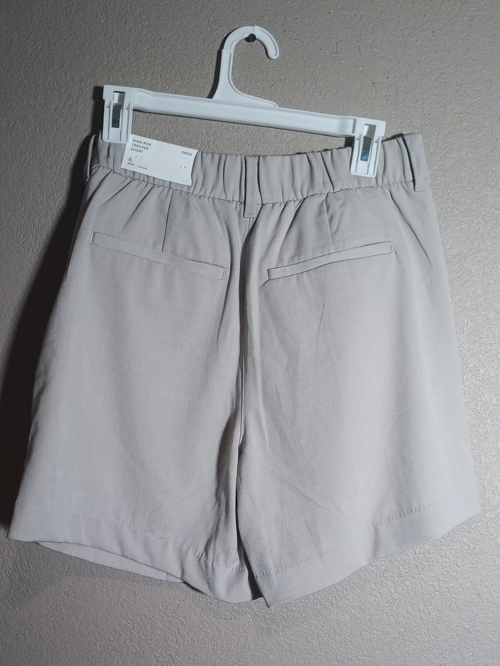 American Eagle Outfitters Cream Pleated Waistband Shorts - Picture 5 of 6
